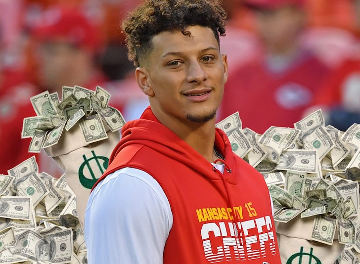 Kansas City Chiefs signerar Patrick Mahomes med det största kontraktet i idrottshistoria